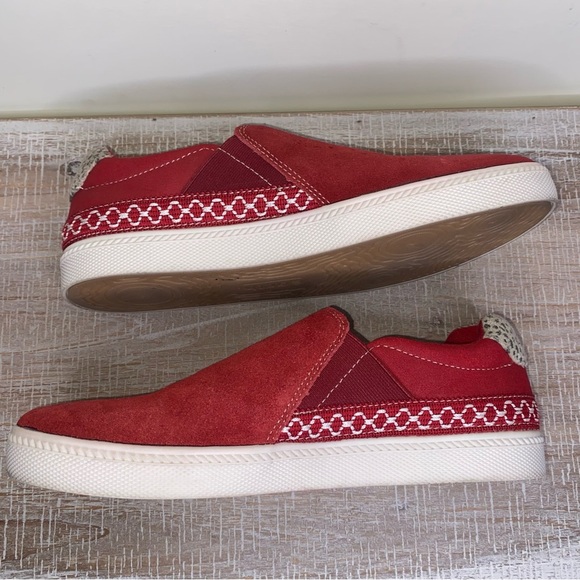 Earth Origins Size 9.5 Red Slip-On Sneakers with Cheetah Print Pattern on Heels - Picture 1 of 10